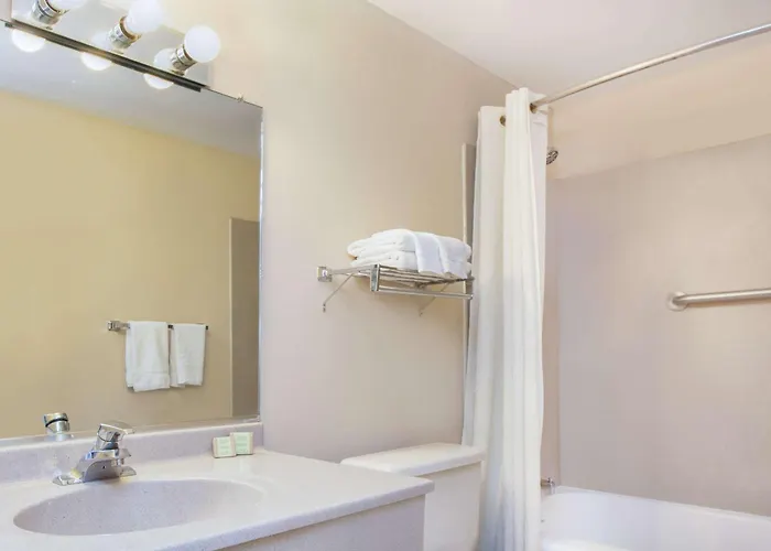 Hotel Super 8 By Wyndham Chicago/rosemont/o'hare/se